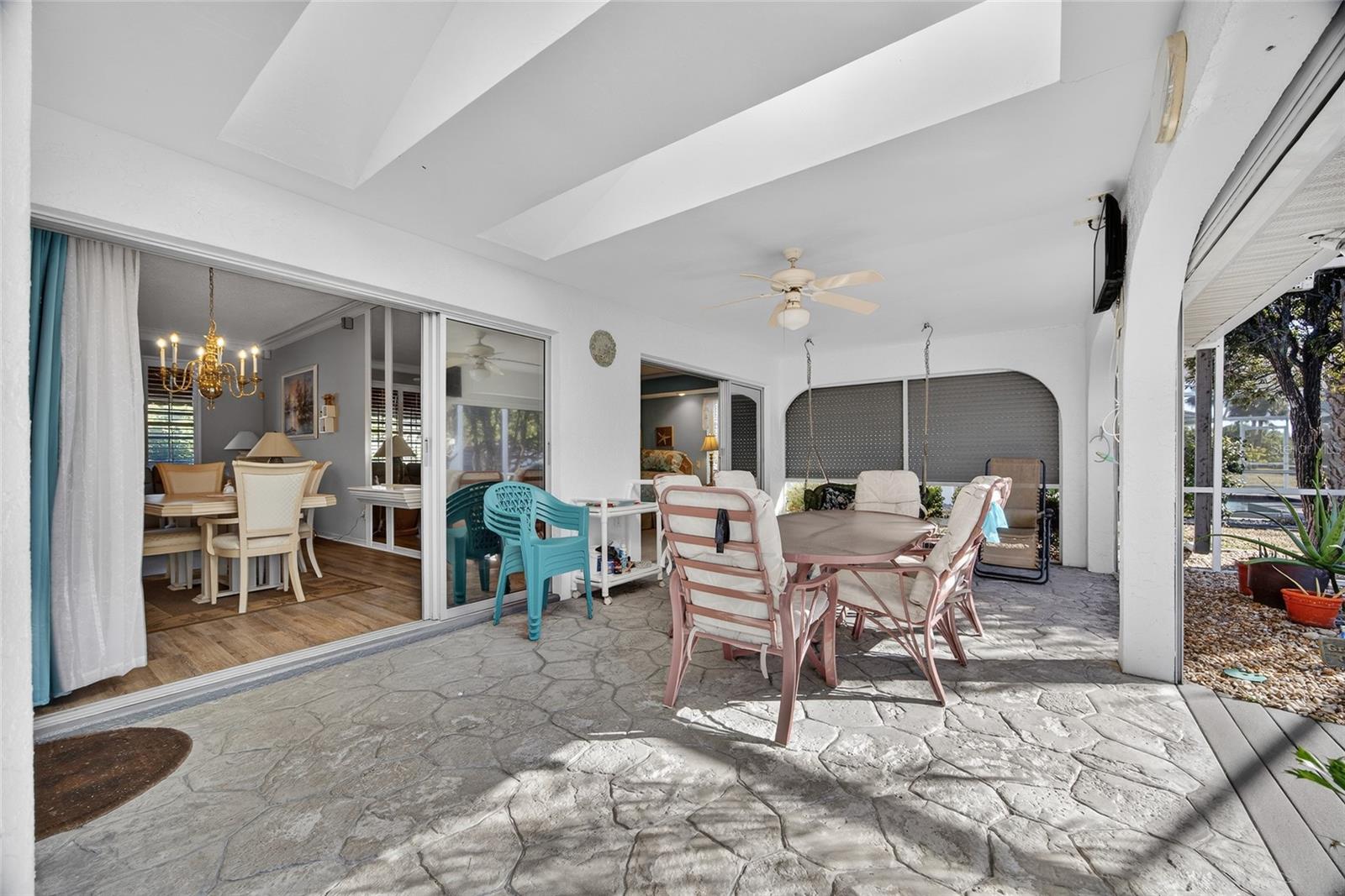 Listing photo id 20 for 1421 Rio De Janeiro Avenue