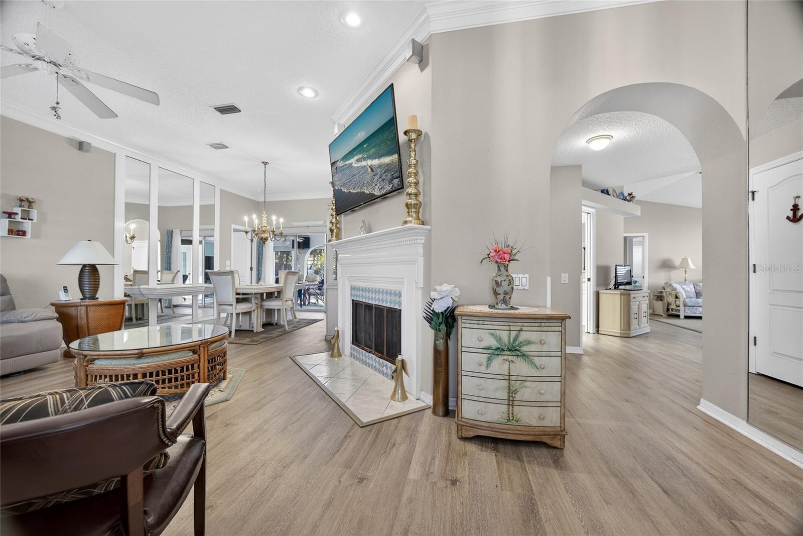 Listing photo id 1 for 1421 Rio De Janeiro Avenue