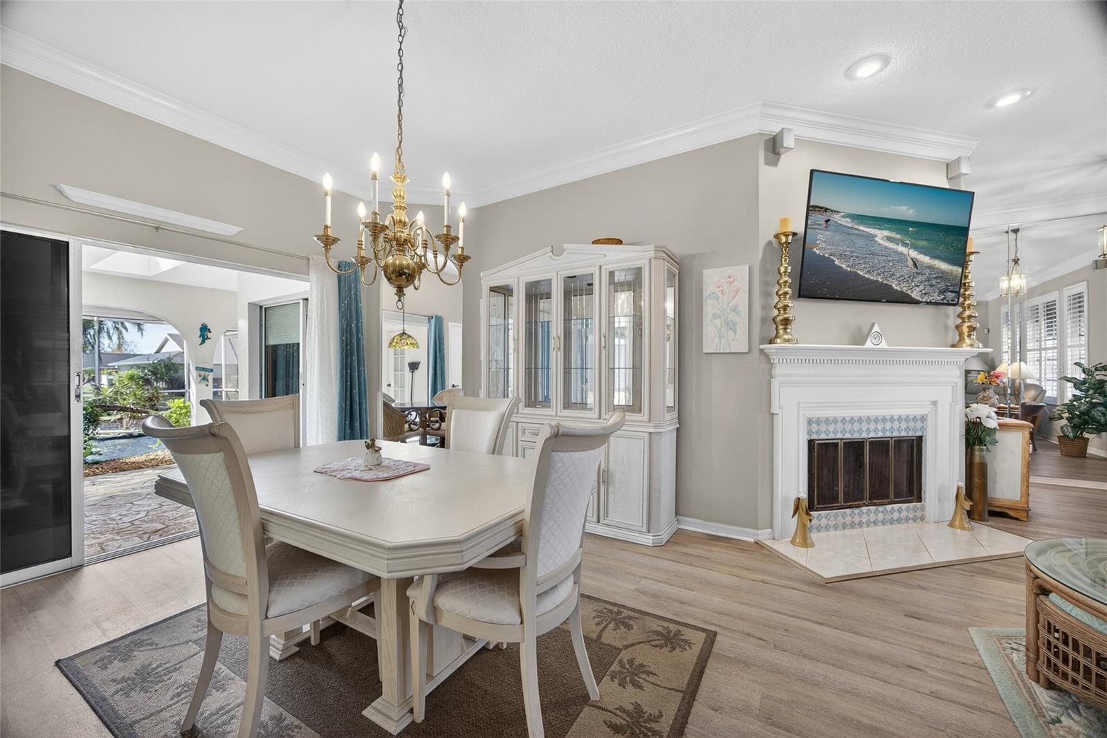 Listing photo id 3 for 1421 Rio De Janeiro Avenue