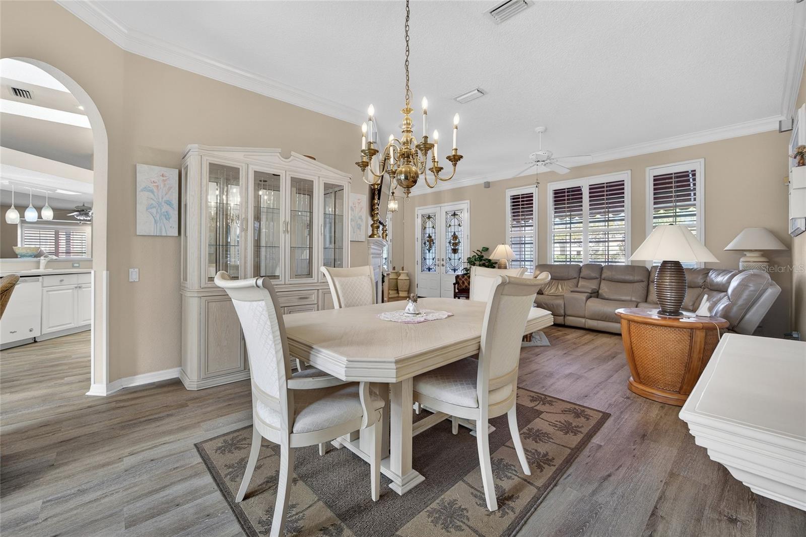 Listing photo id 4 for 1421 Rio De Janeiro Avenue