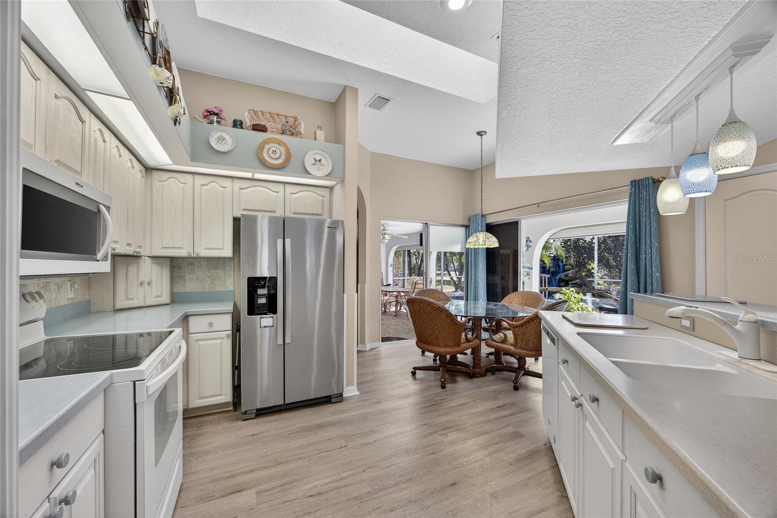 Listing photo id 6 for 1421 Rio De Janeiro Avenue