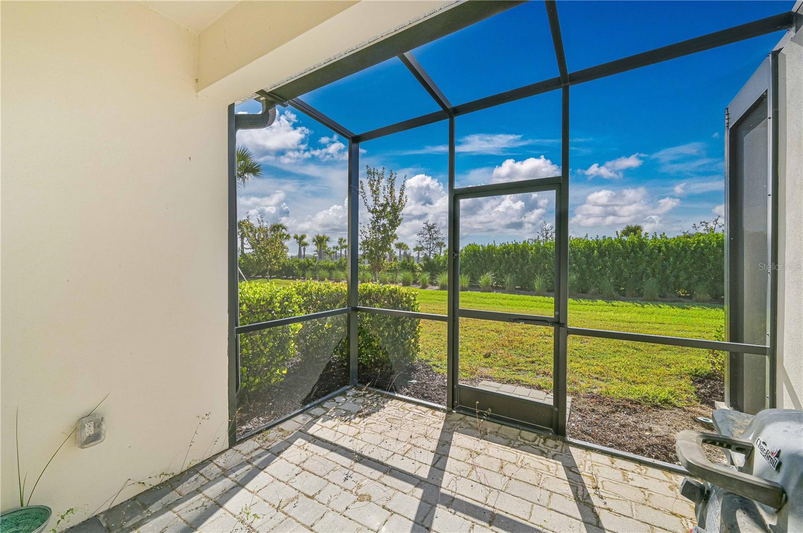 Image 25 of 28 For 17861 Woodland Court