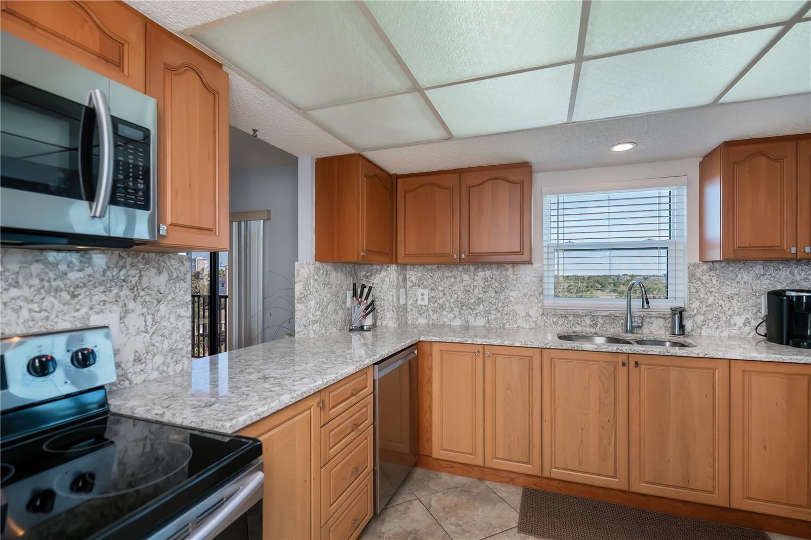 Image 11 of 73 For 1001 Benjamin Franklin Drive 406