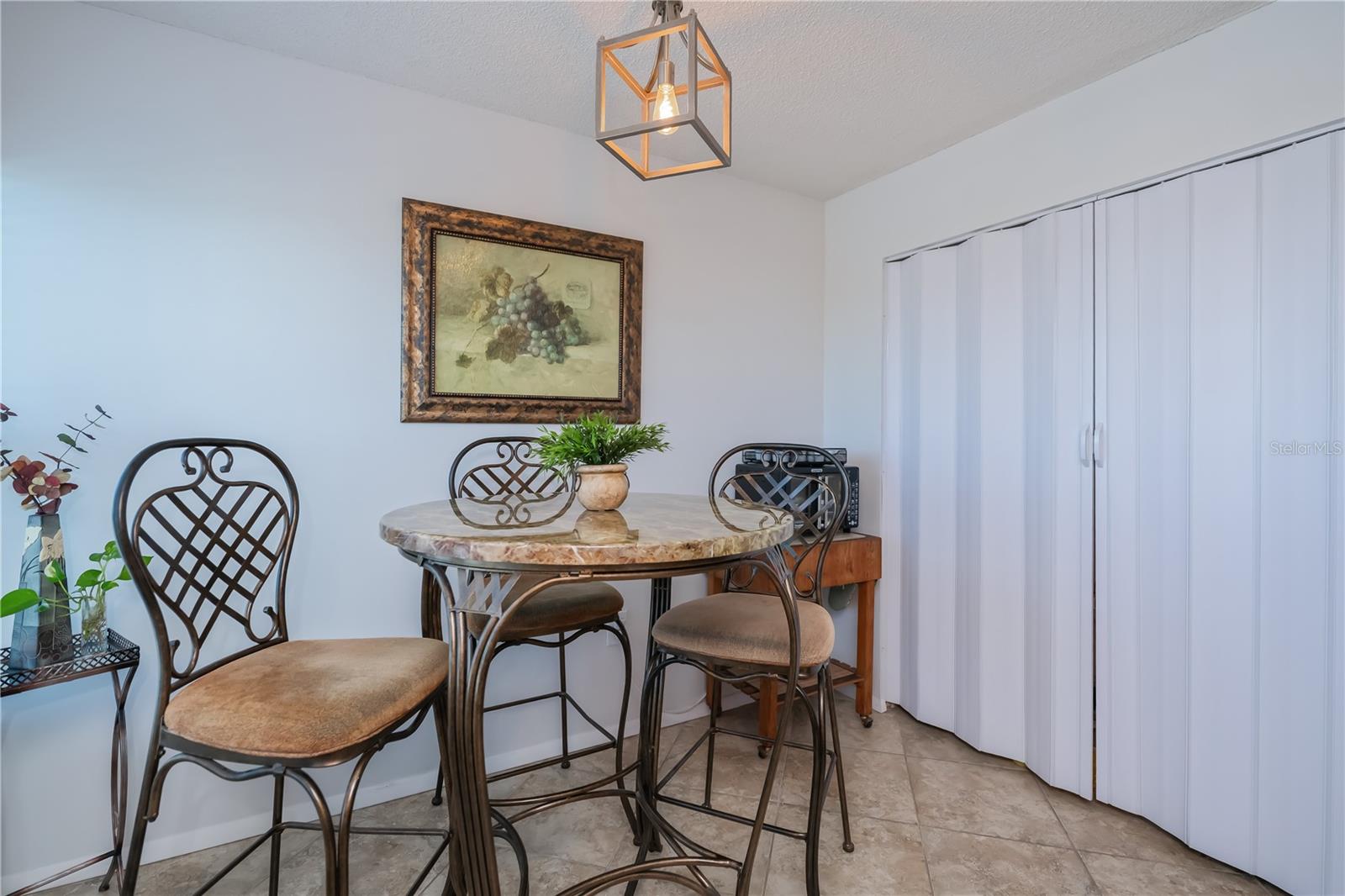 Image 18 of 73 For 1001 Benjamin Franklin Drive 406