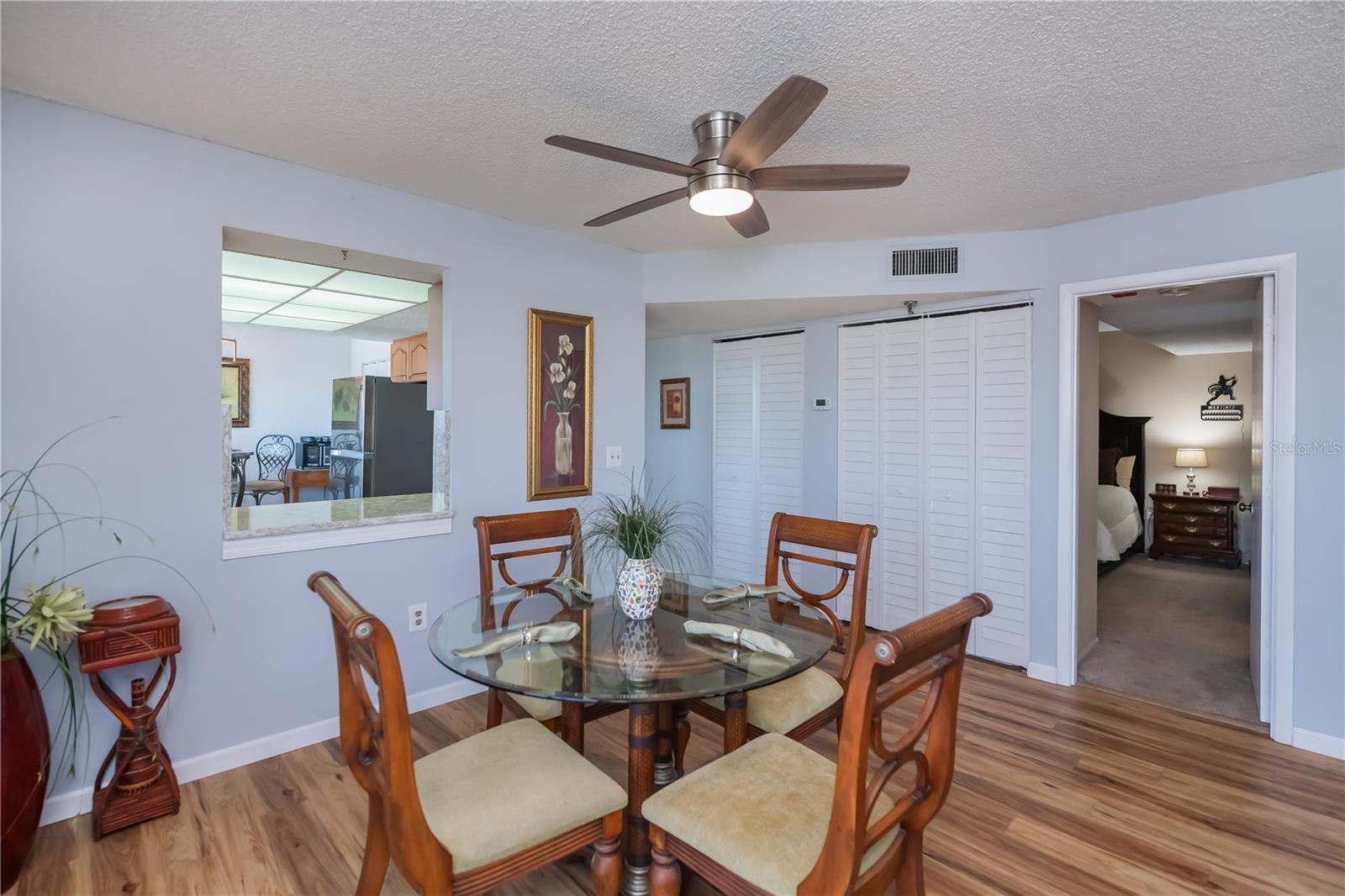 Image 22 of 73 For 1001 Benjamin Franklin Drive 406