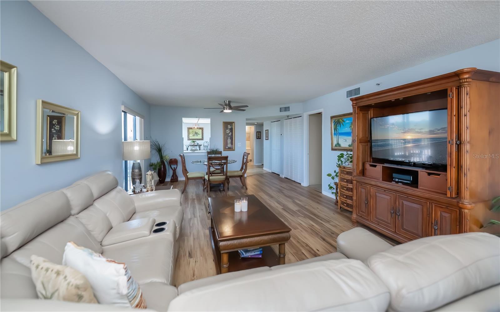 Image 23 of 73 For 1001 Benjamin Franklin Drive 406