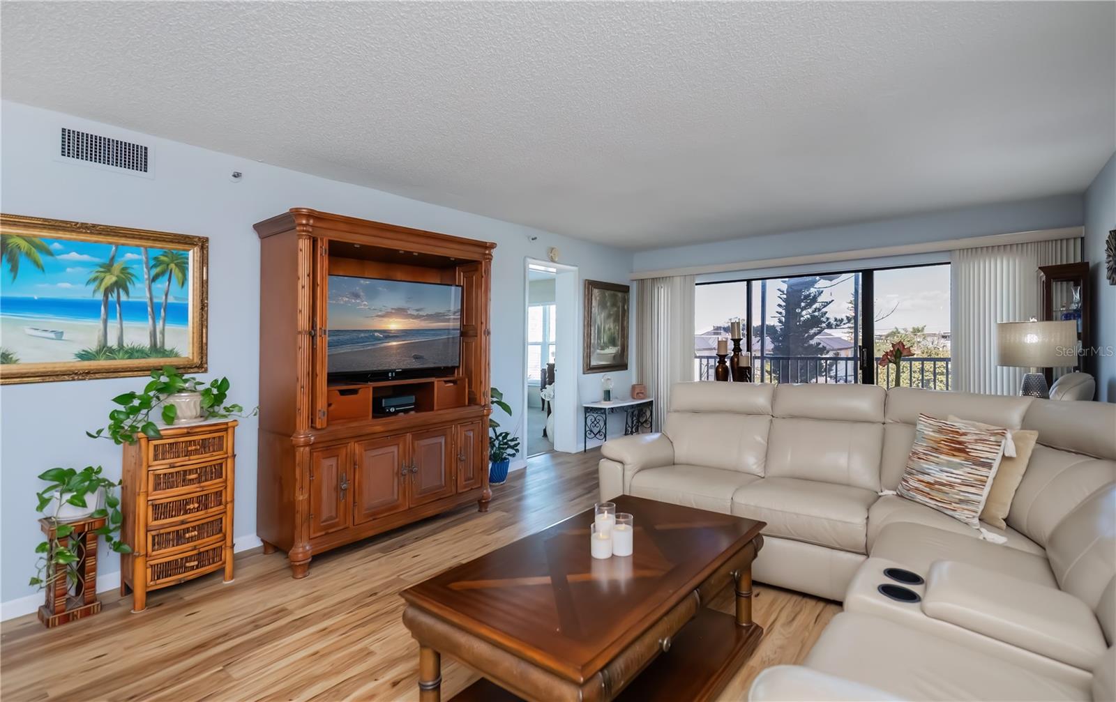 Image 24 of 73 For 1001 Benjamin Franklin Drive 406