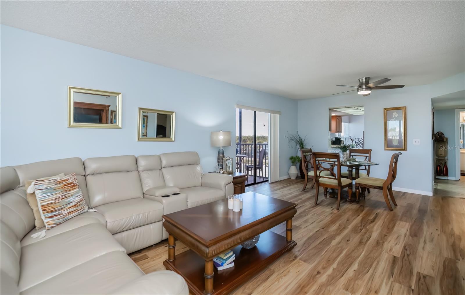 Image 26 of 73 For 1001 Benjamin Franklin Drive 406