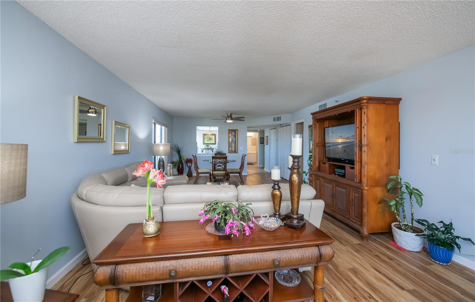 Image 27 of 73 For 1001 Benjamin Franklin Drive 406