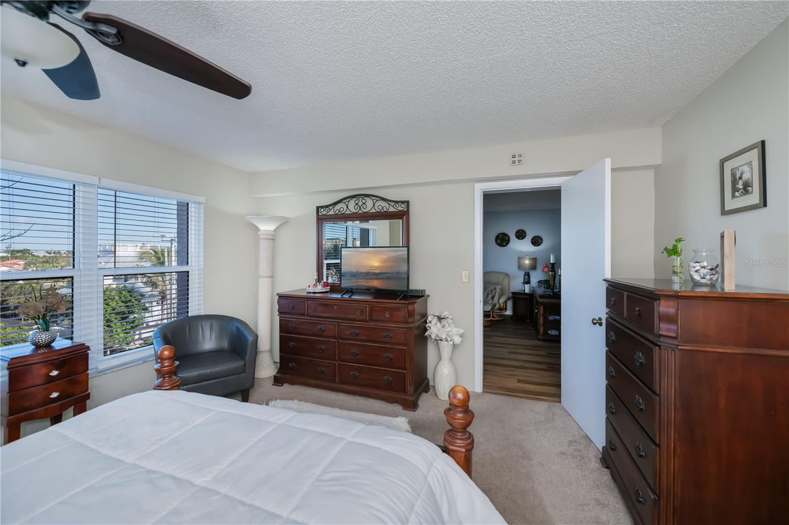 Image 30 of 73 For 1001 Benjamin Franklin Drive 406