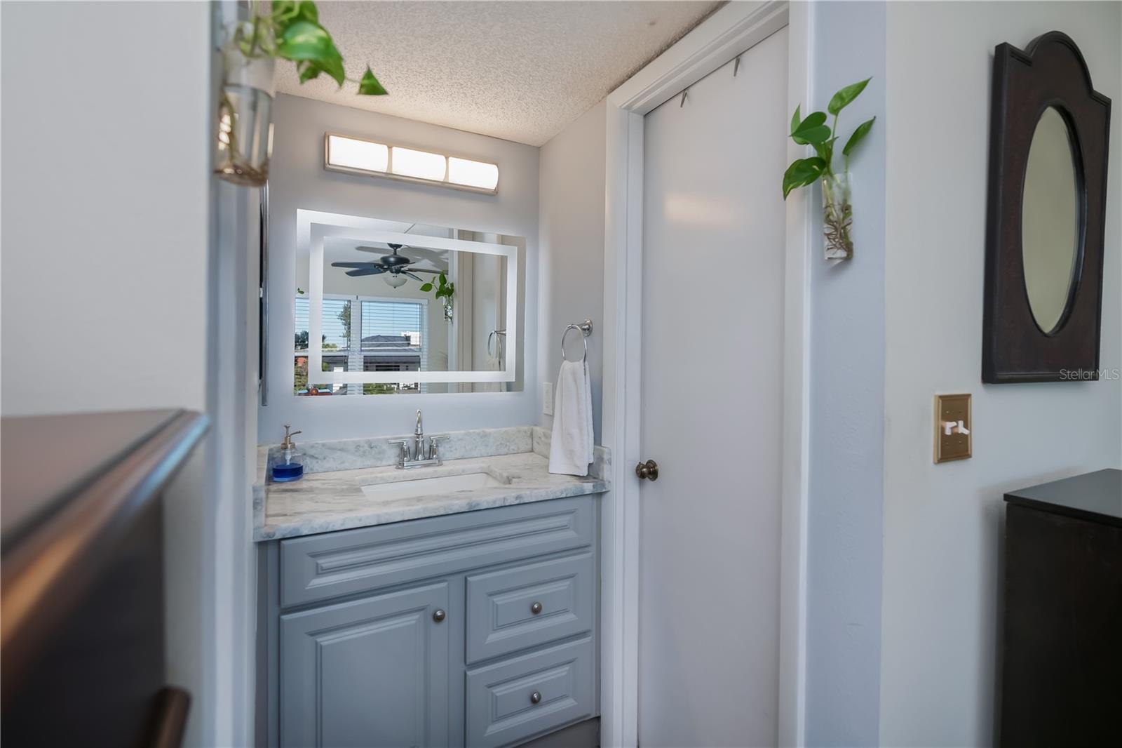 Image 34 of 73 For 1001 Benjamin Franklin Drive 406