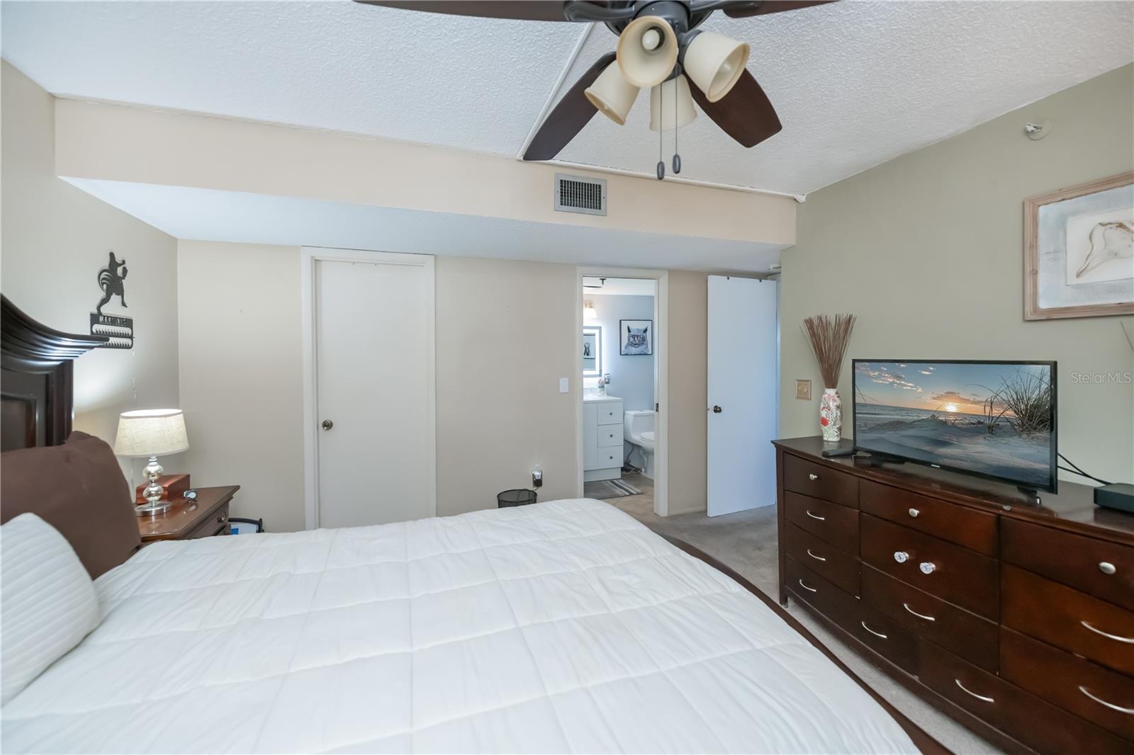 Image 37 of 73 For 1001 Benjamin Franklin Drive 406