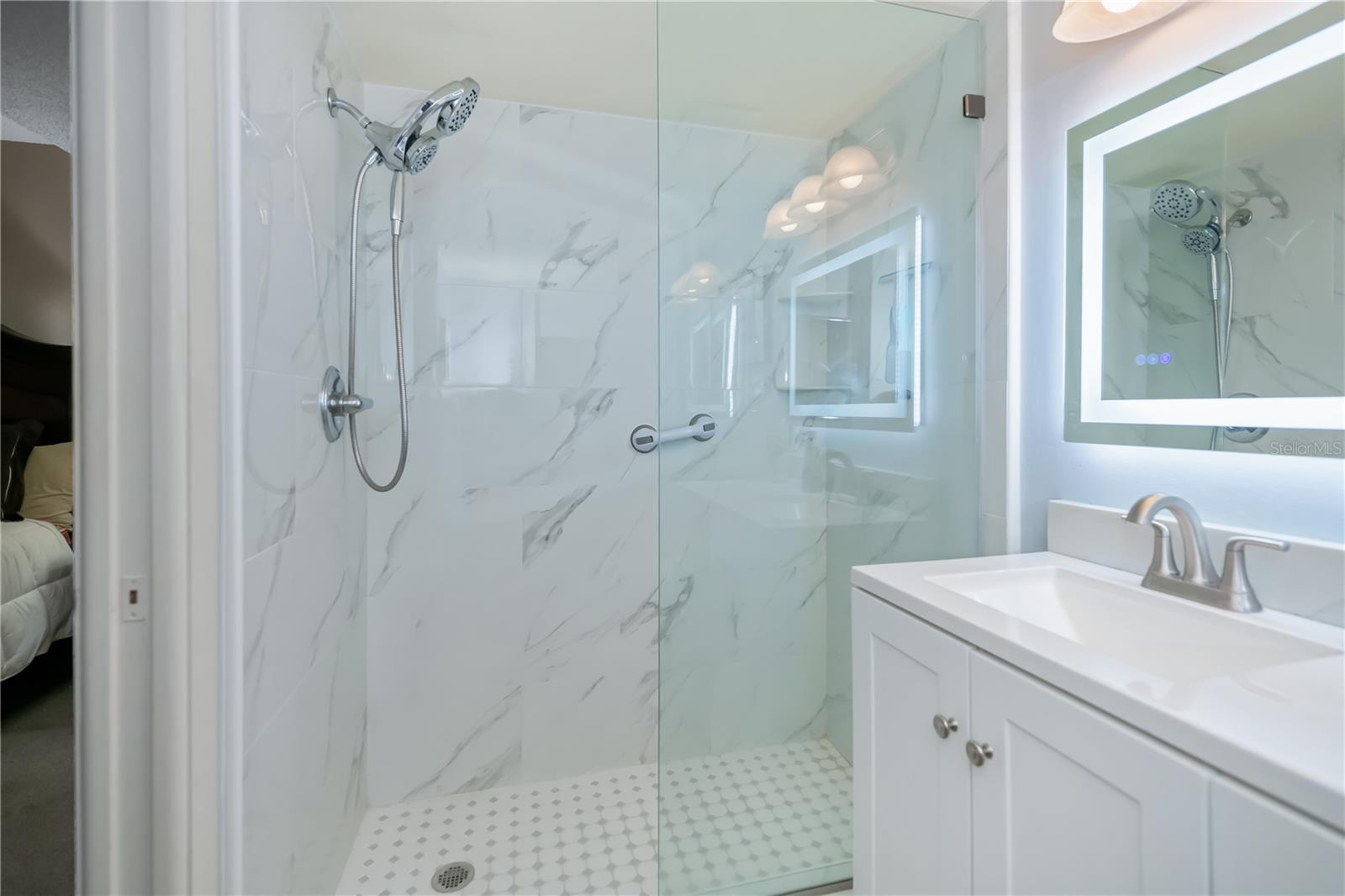 Image 41 of 73 For 1001 Benjamin Franklin Drive 406