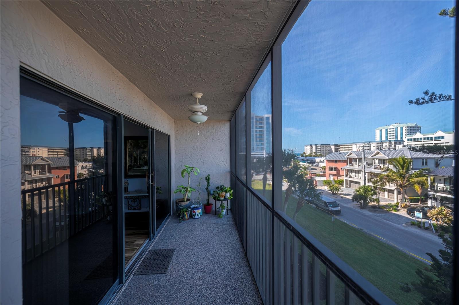 Image 42 of 73 For 1001 Benjamin Franklin Drive 406