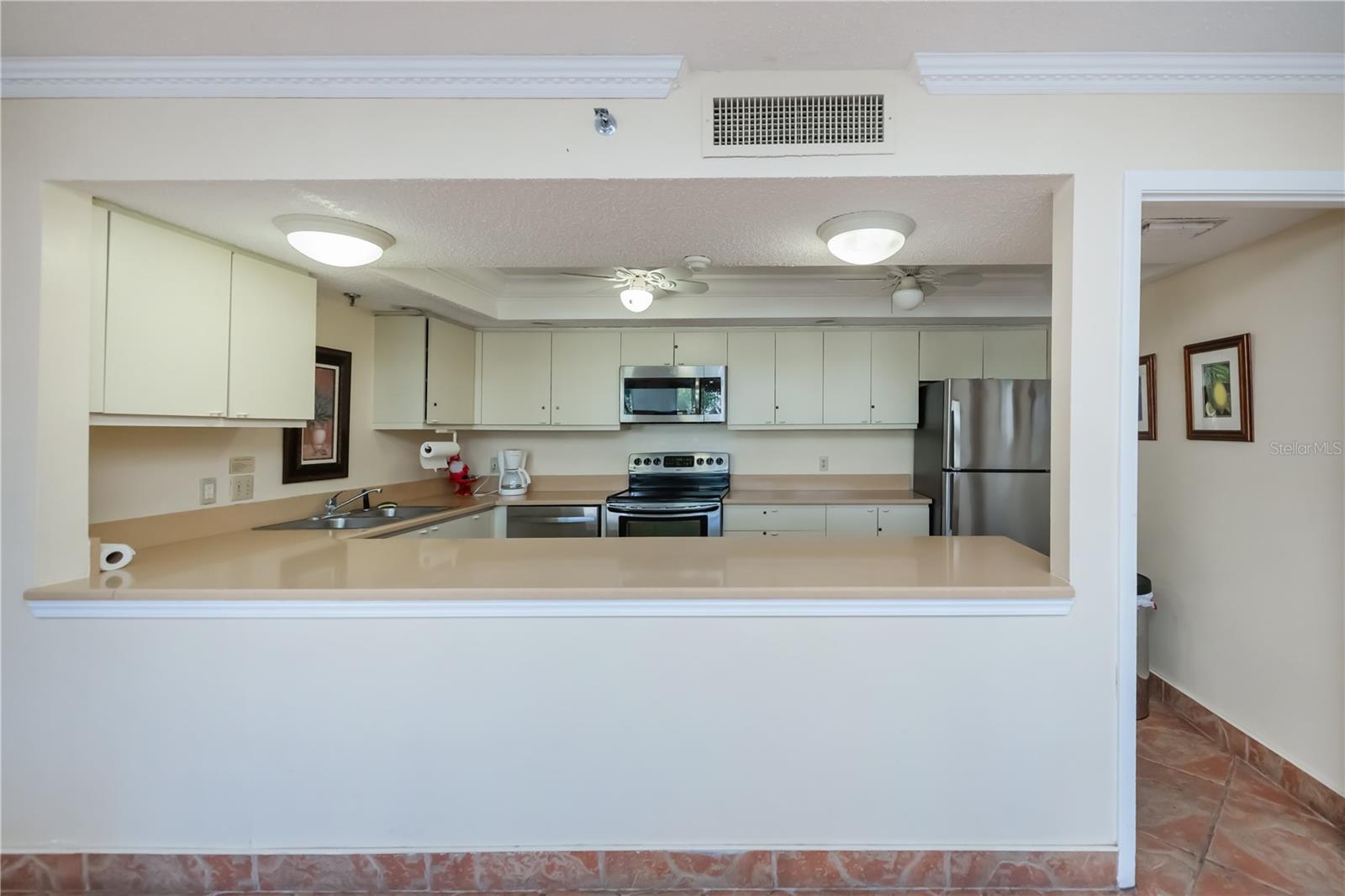 Image 62 of 73 For 1001 Benjamin Franklin Drive 406