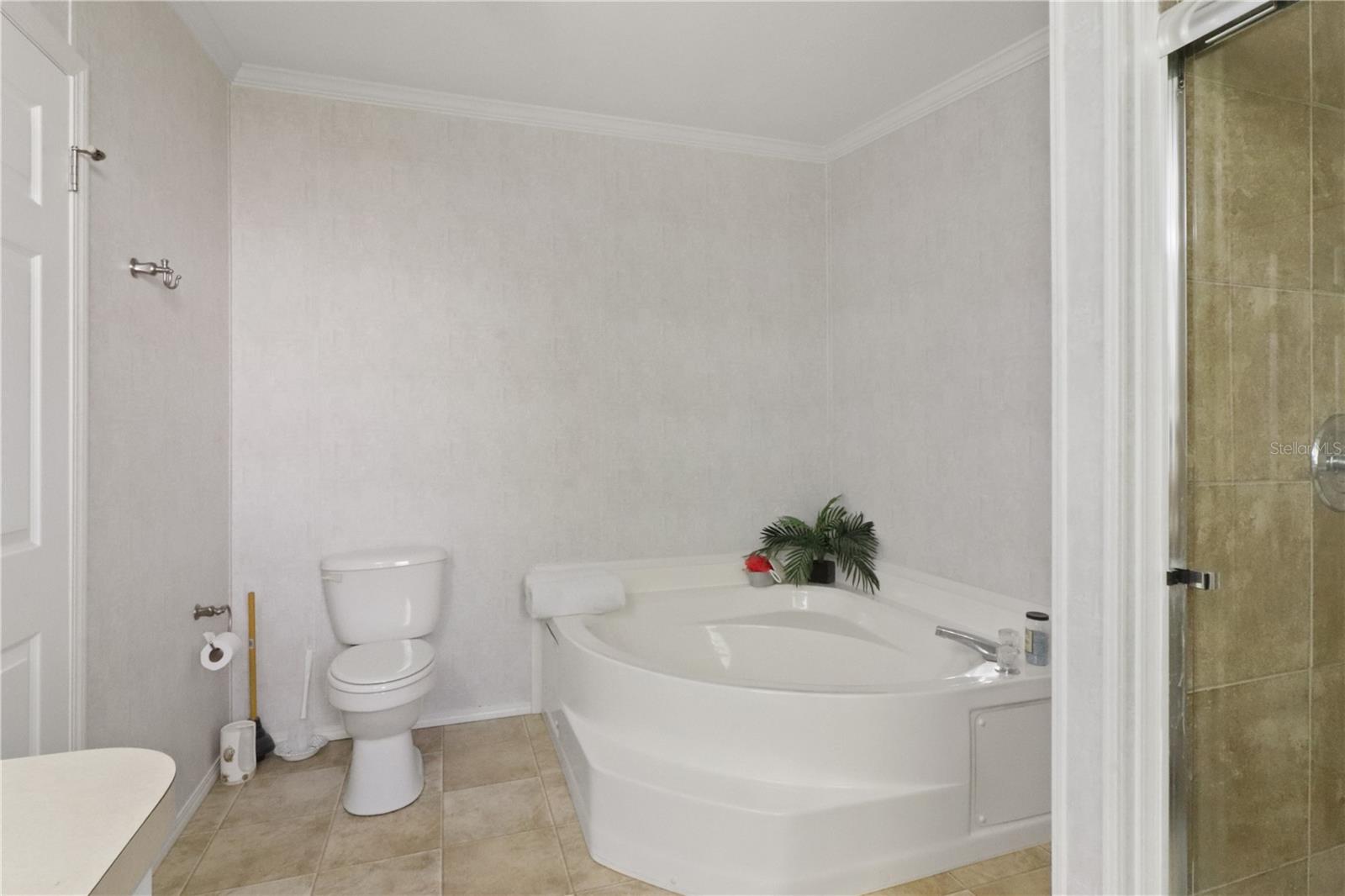 Image 21 of 93 For 2100 Kings Highway 742