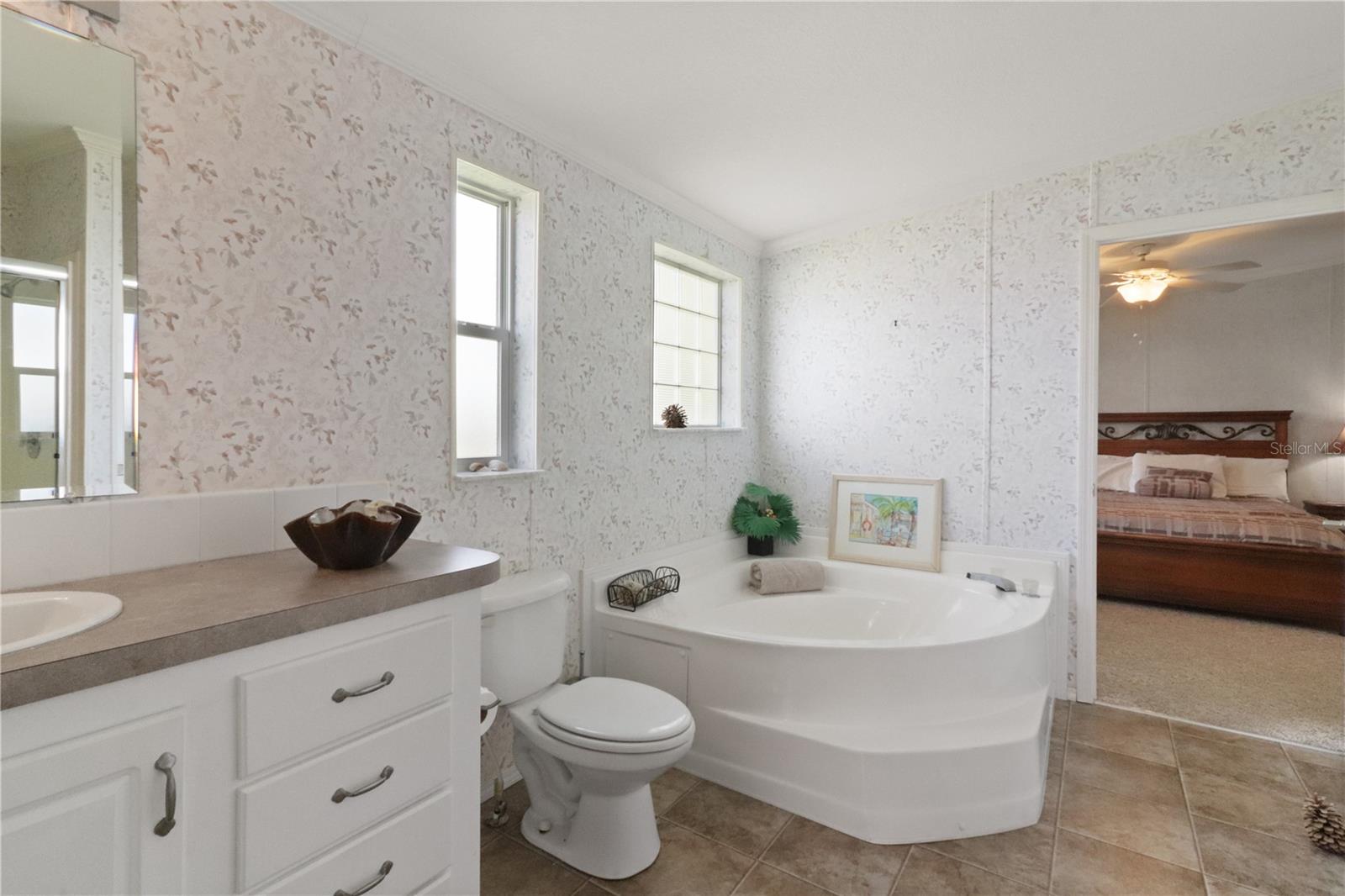 Image 26 of 93 For 2100 Kings Highway 742