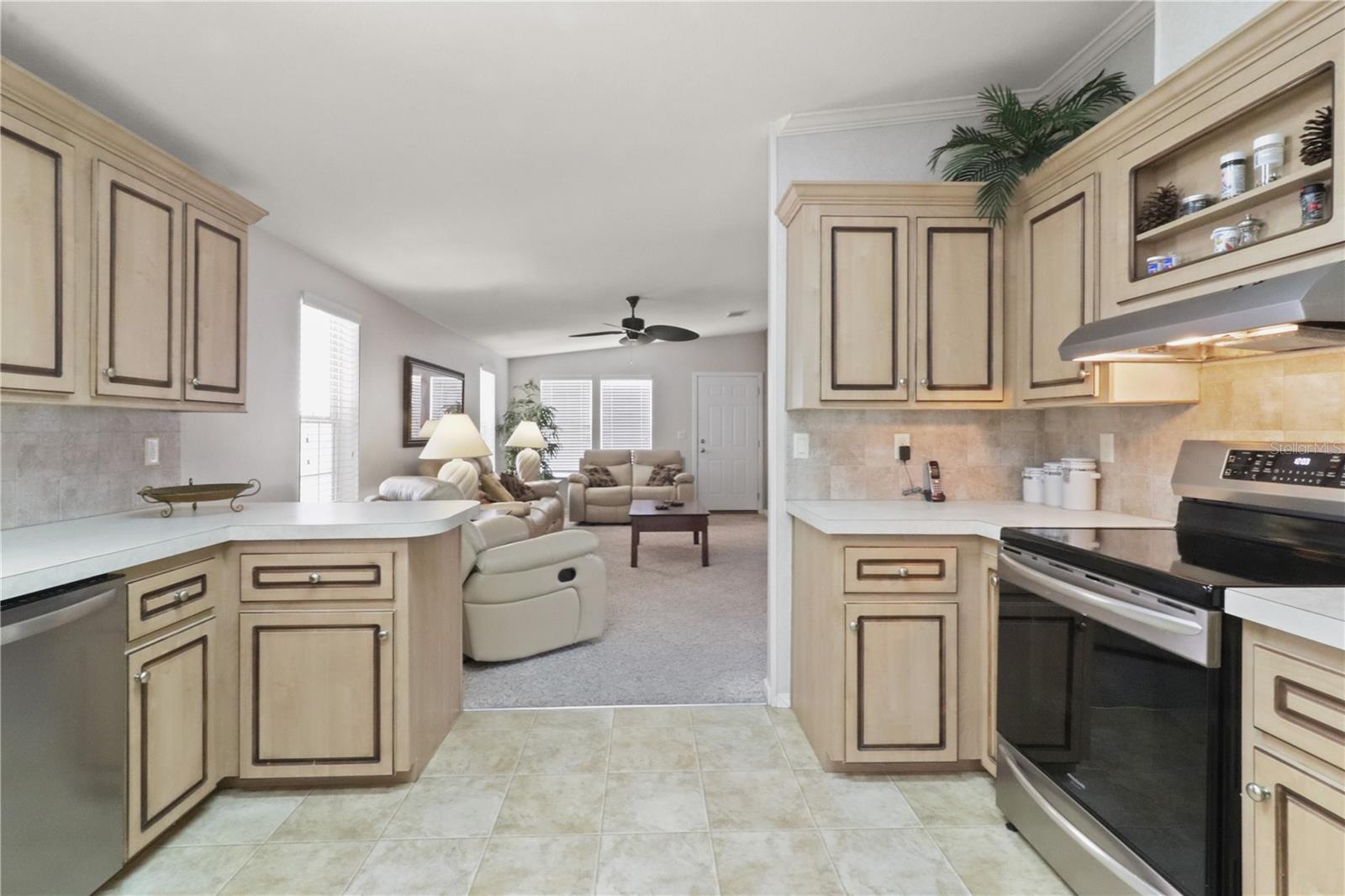 Image 4 of 93 For 2100 Kings Highway 742