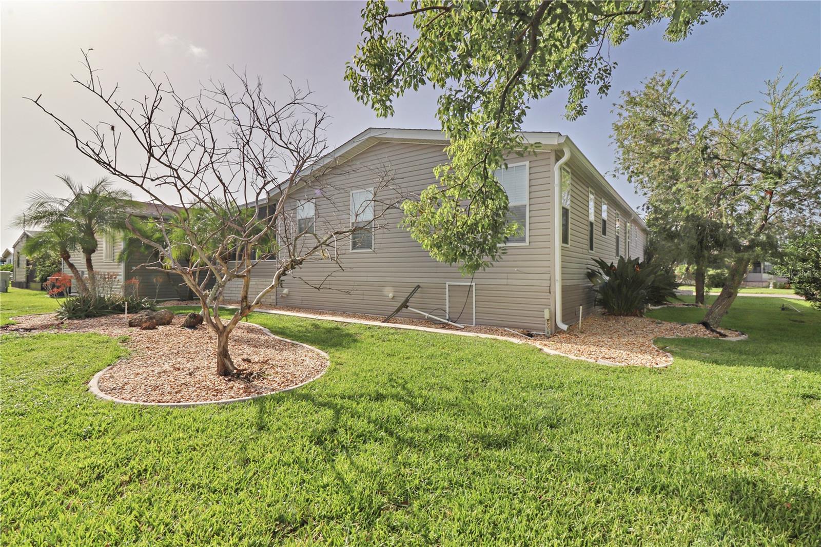 Image 40 of 93 For 2100 Kings Highway 742