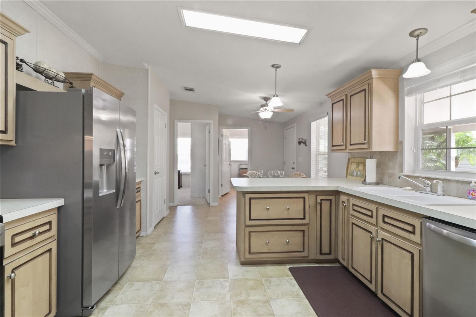 Image 6 of 93 For 2100 Kings Highway 742