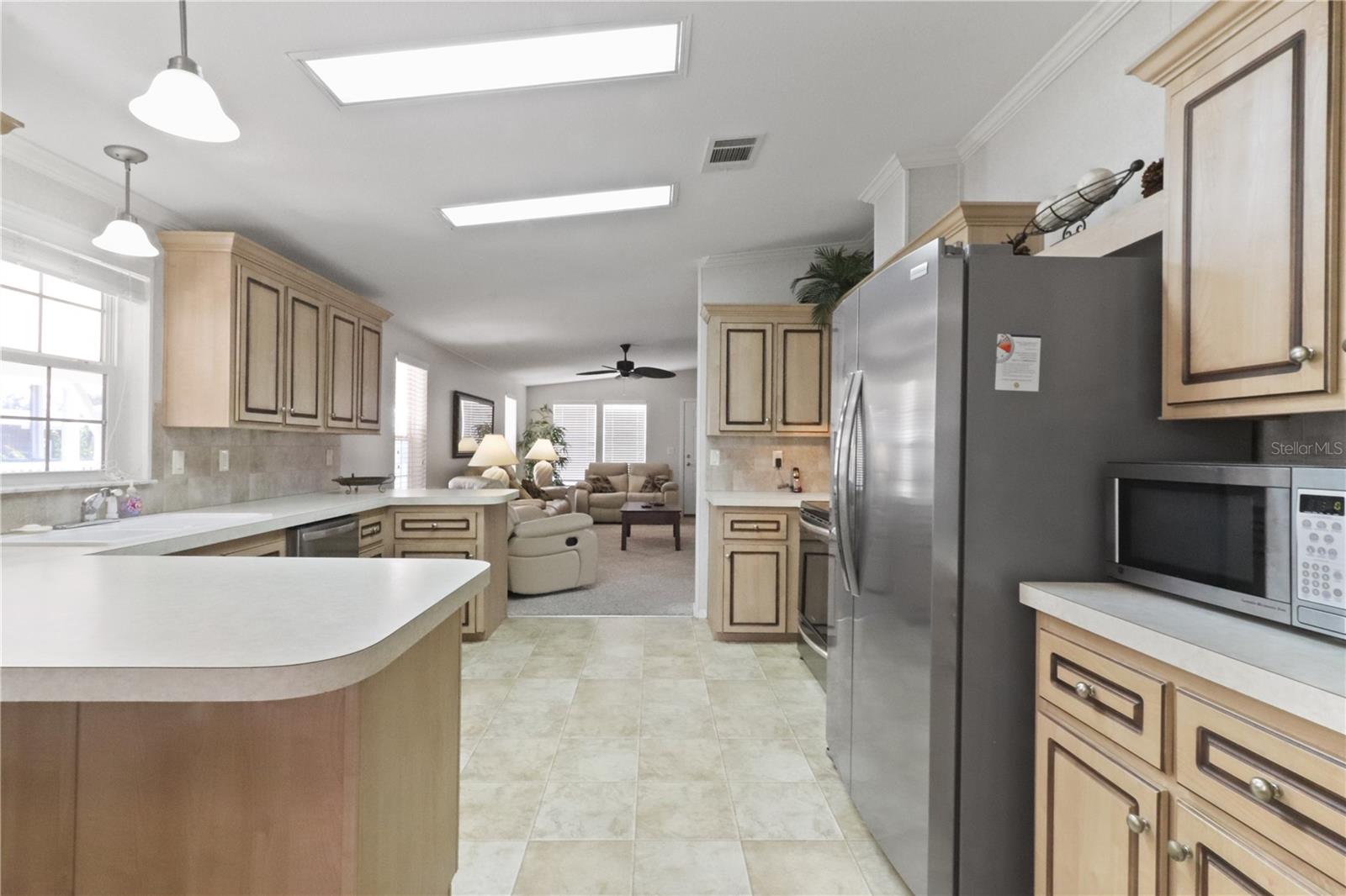 Image 7 of 93 For 2100 Kings Highway 742