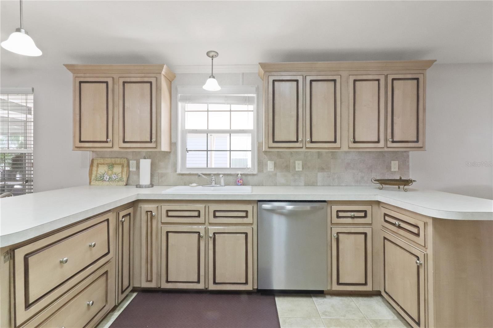 Image 8 of 93 For 2100 Kings Highway 742