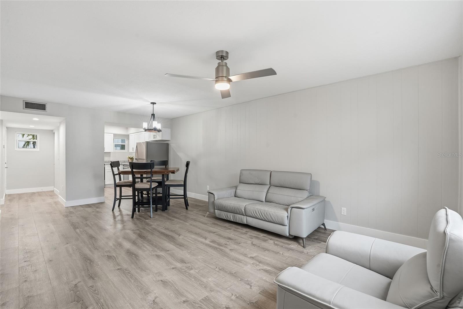 Image 10 of 29 For 22375 Edgewater Drive 124