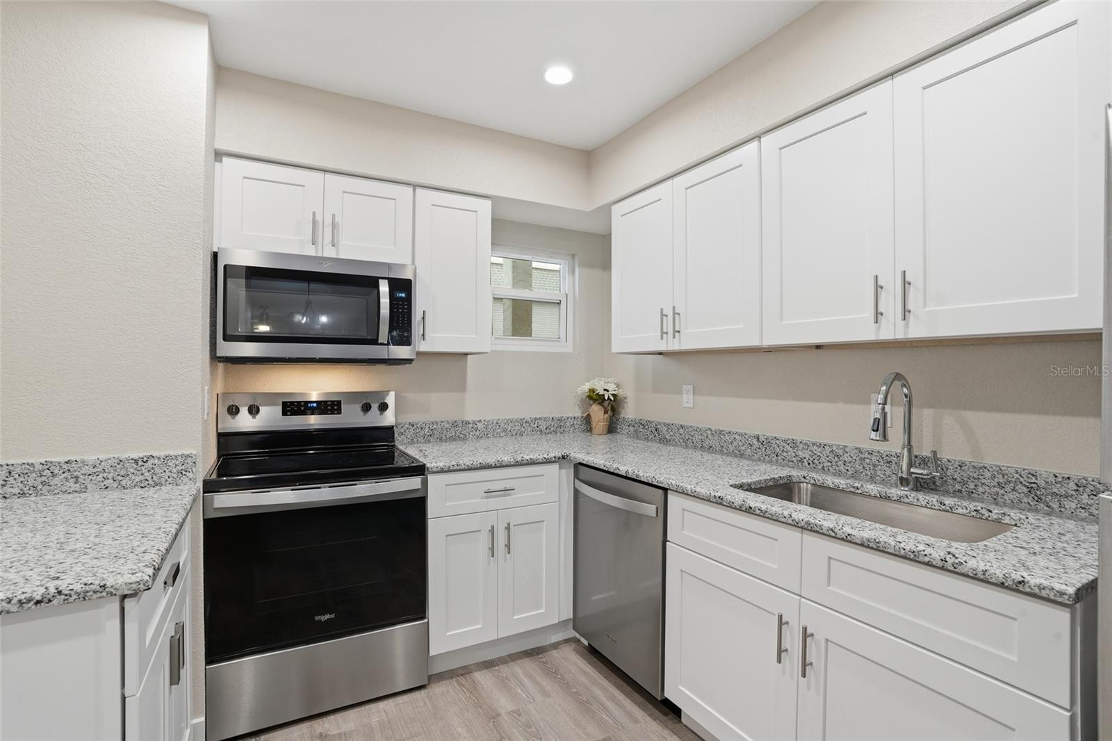 Image 4 of 29 For 22375 Edgewater Drive 124