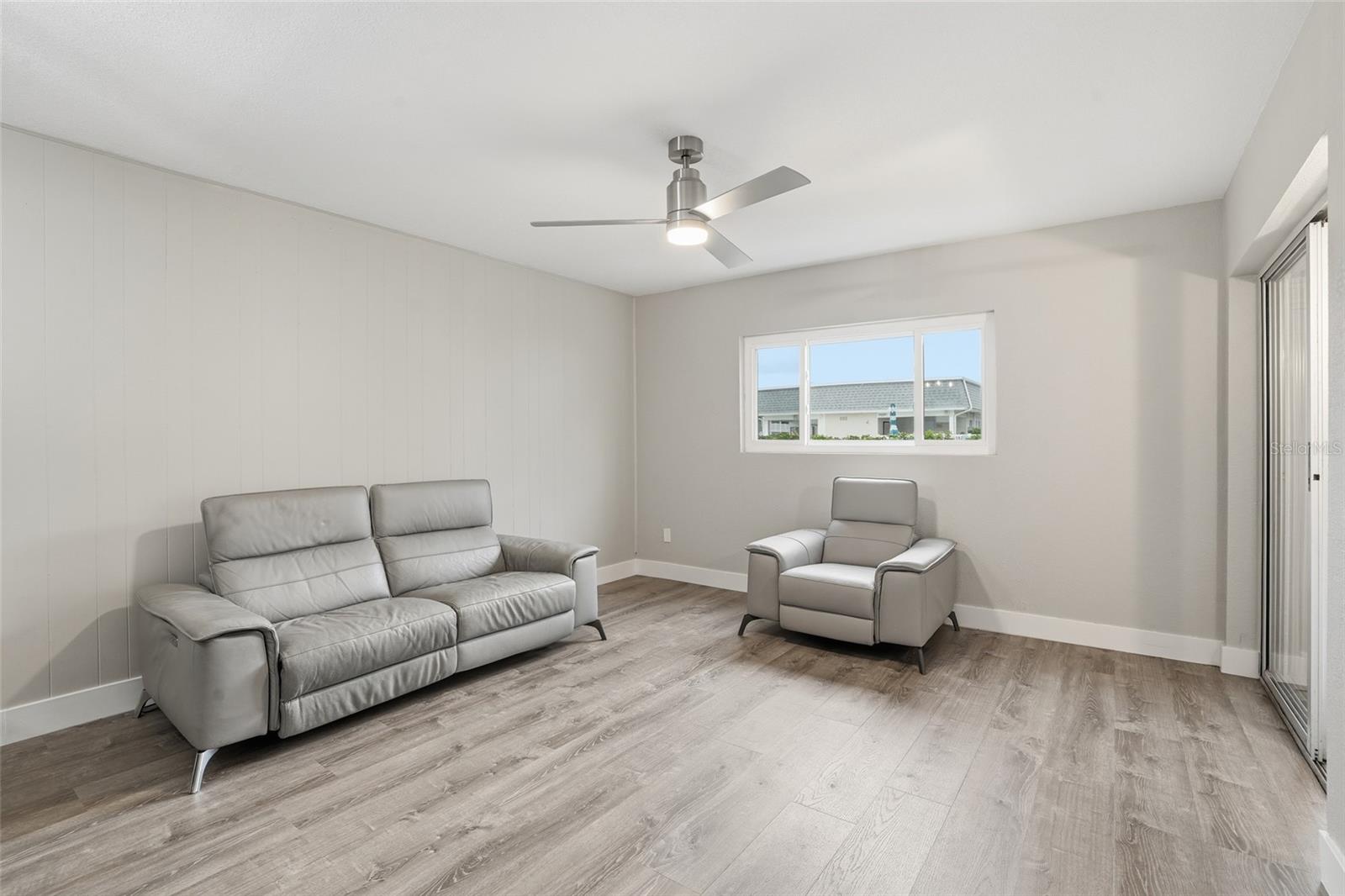 Image 8 of 29 For 22375 Edgewater Drive 124