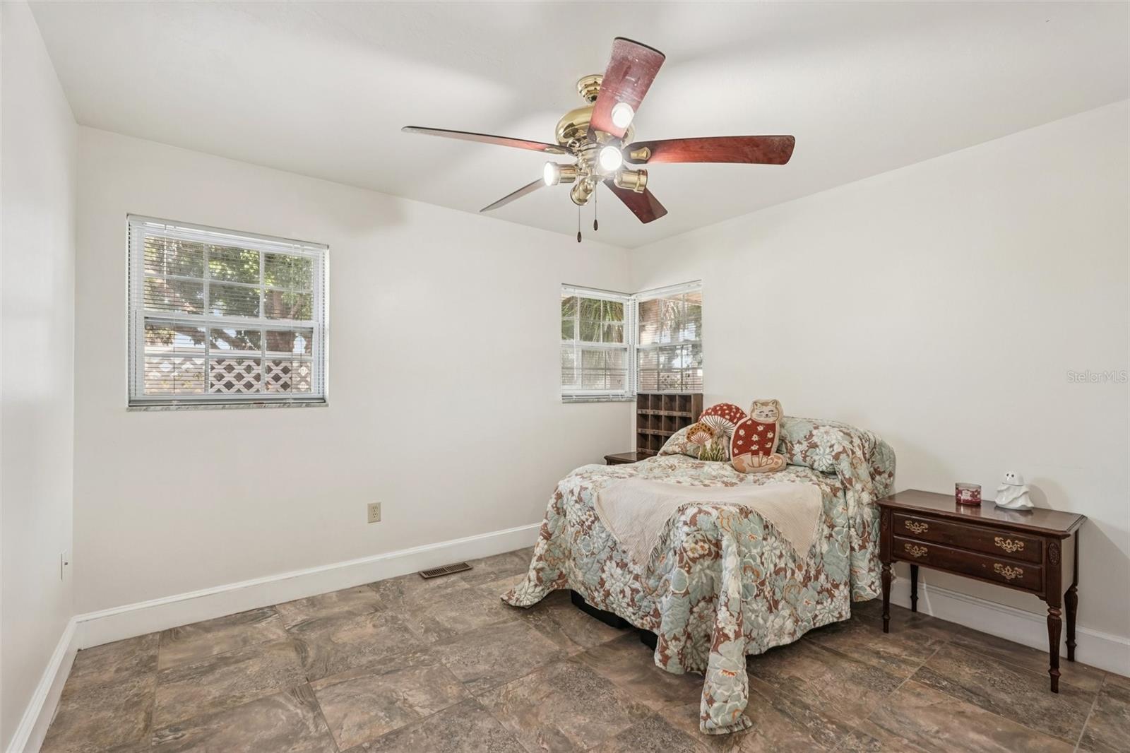 Image 11 of 28 For 2356 Conway Boulevard