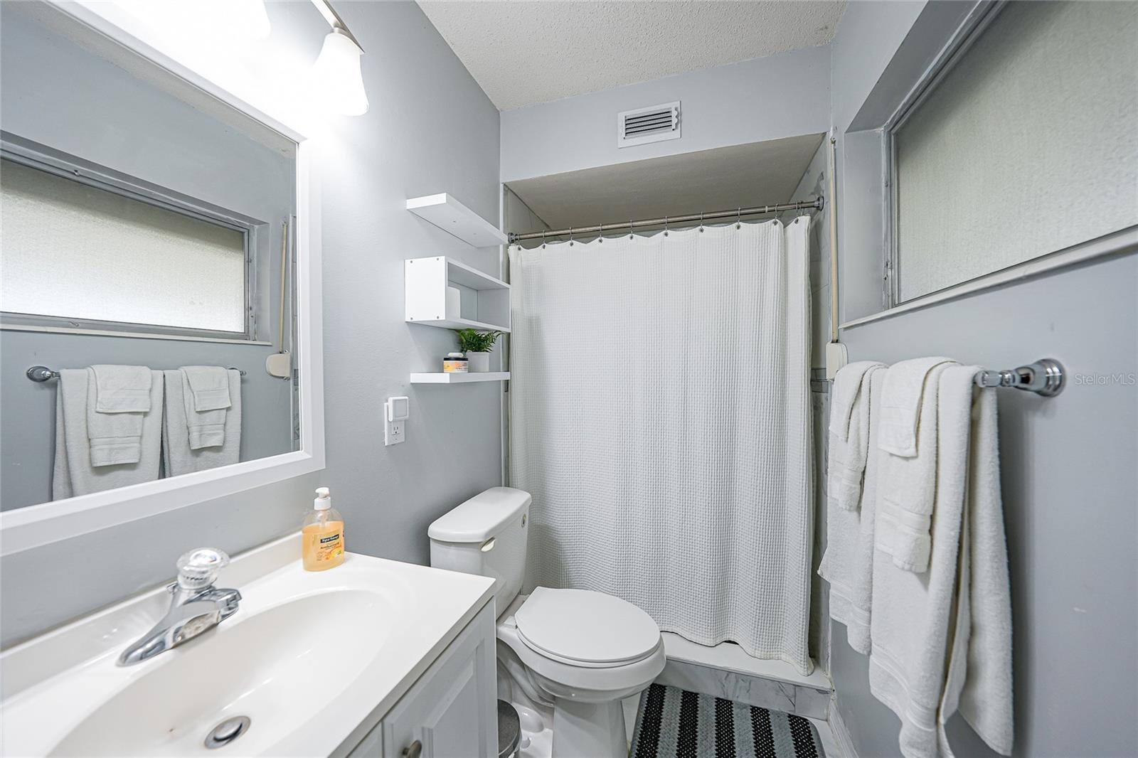 Image 18 of 48 For 2231 Hariet Street