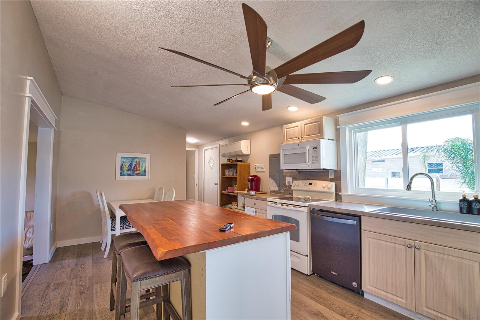 Image 8 of 47 For 2302 Red Baron Drive