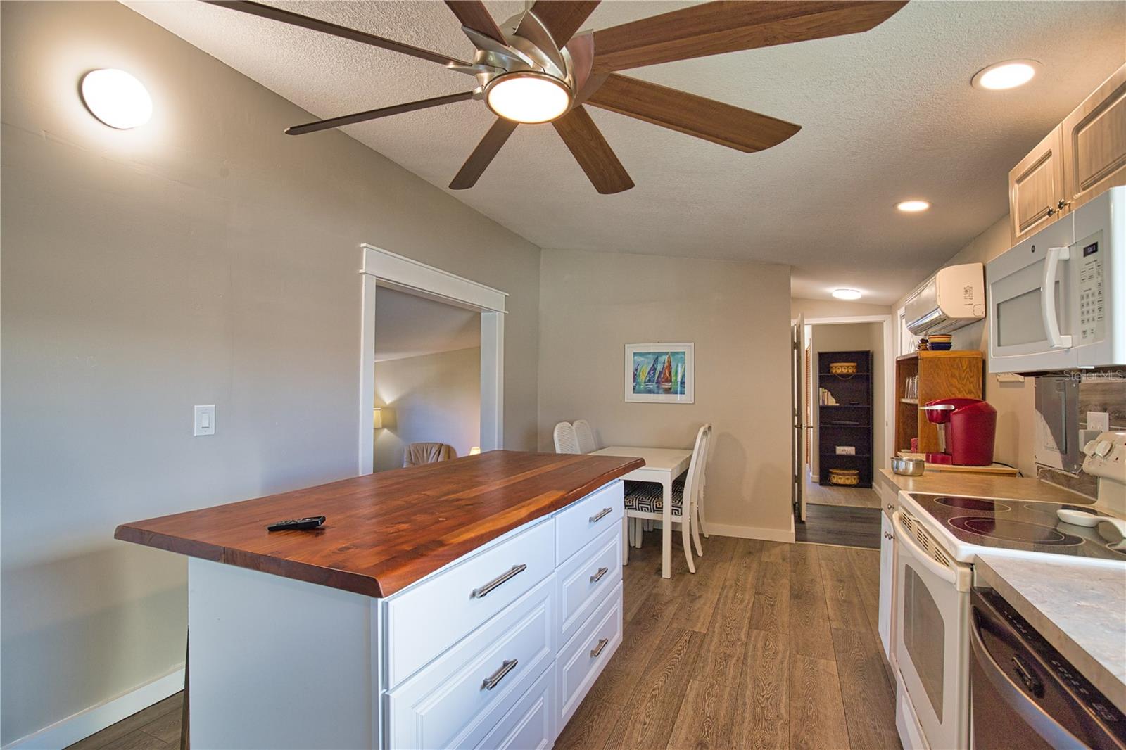 Image 9 of 47 For 2302 Red Baron Drive