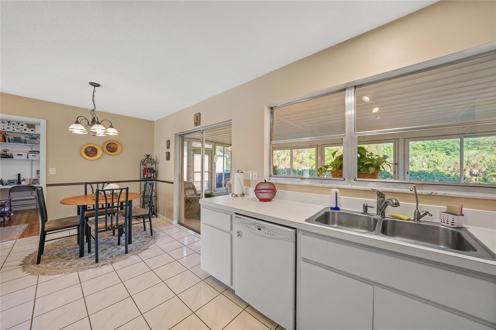 Image 11 of 28 For 2155 Lakeshore Circle