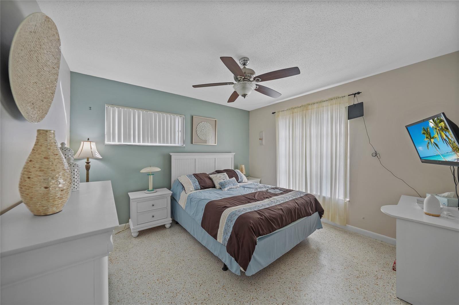 Image 17 of 28 For 2155 Lakeshore Circle