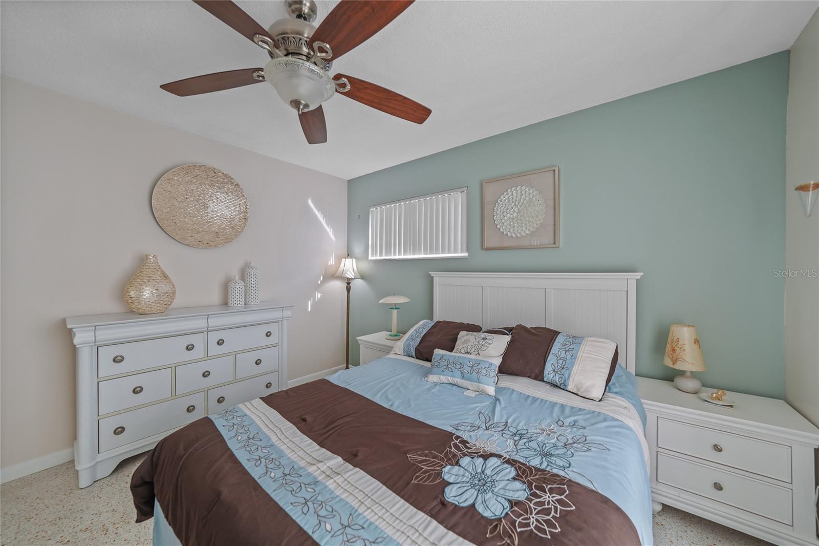 Image 18 of 28 For 2155 Lakeshore Circle