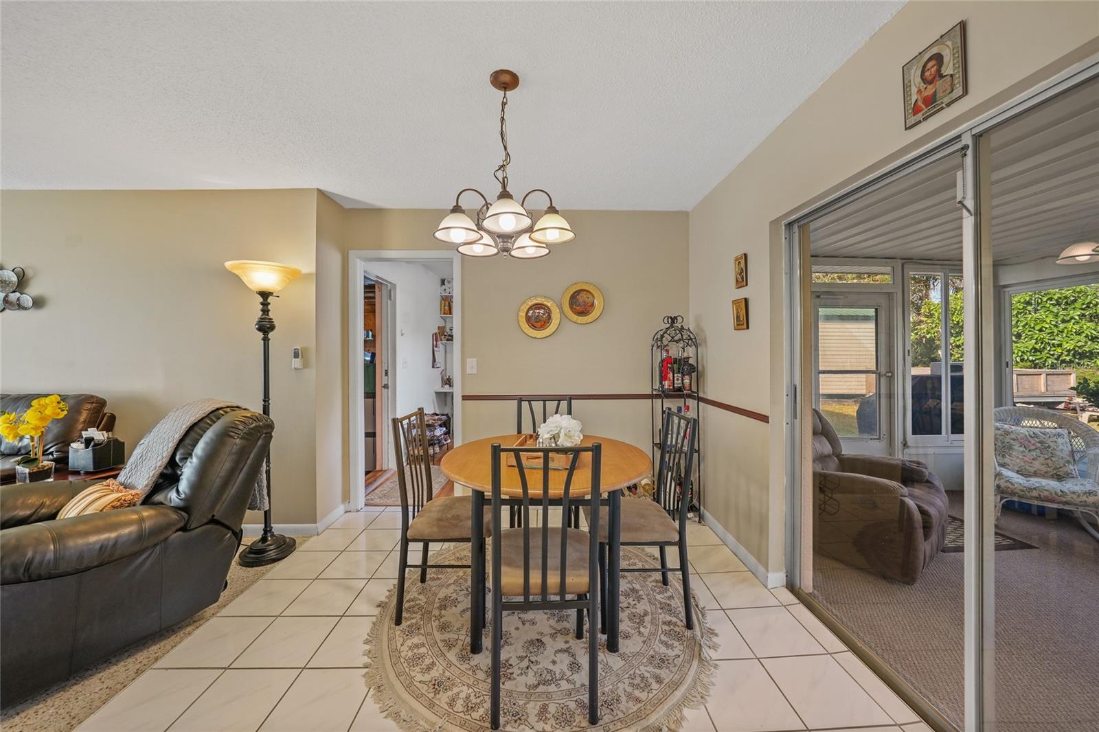 Image 7 of 28 For 2155 Lakeshore Circle