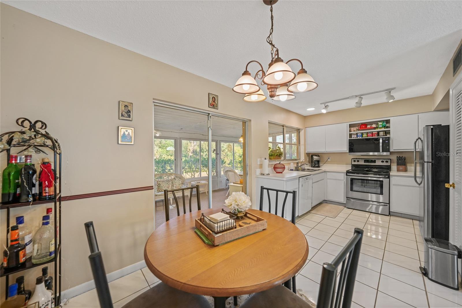 Image 8 of 28 For 2155 Lakeshore Circle