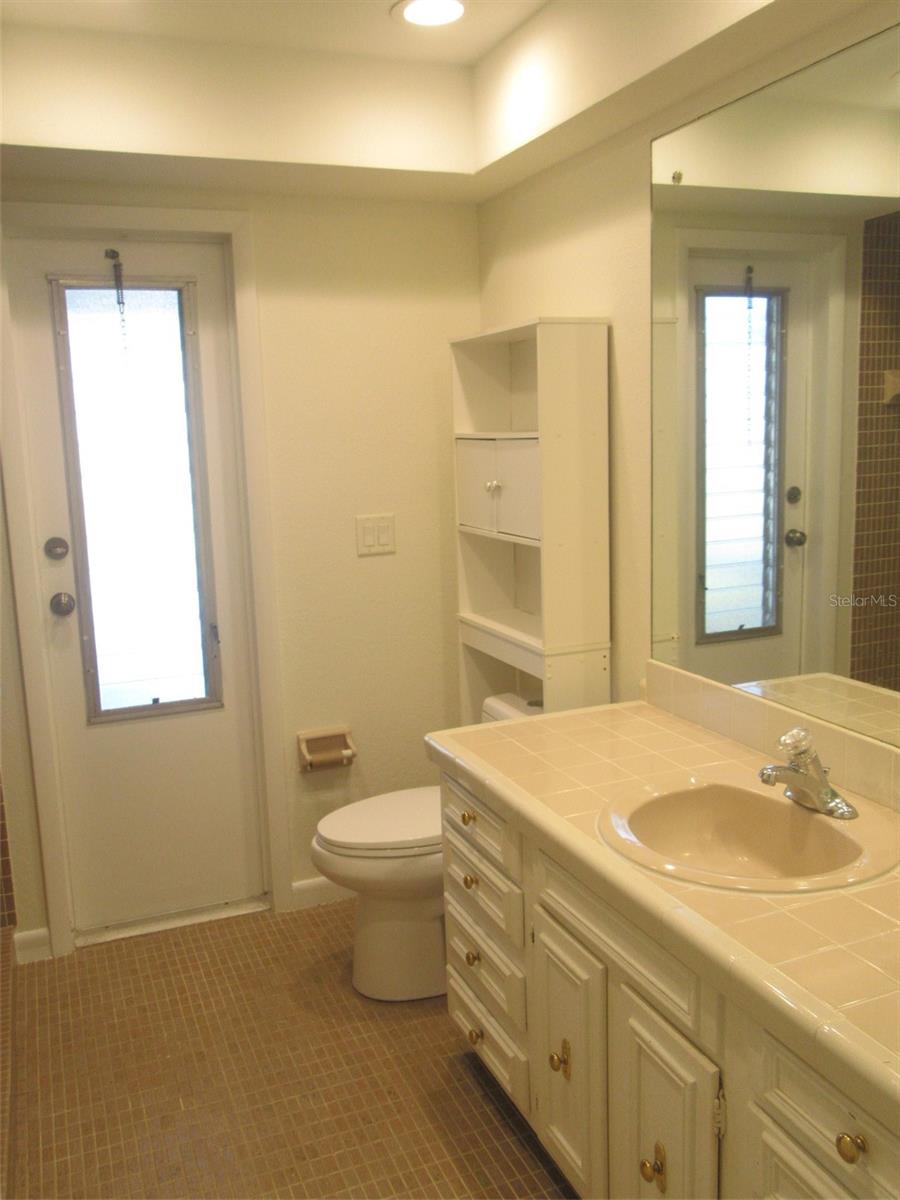 Image 10 of 19 For 64 Annapolis Lane