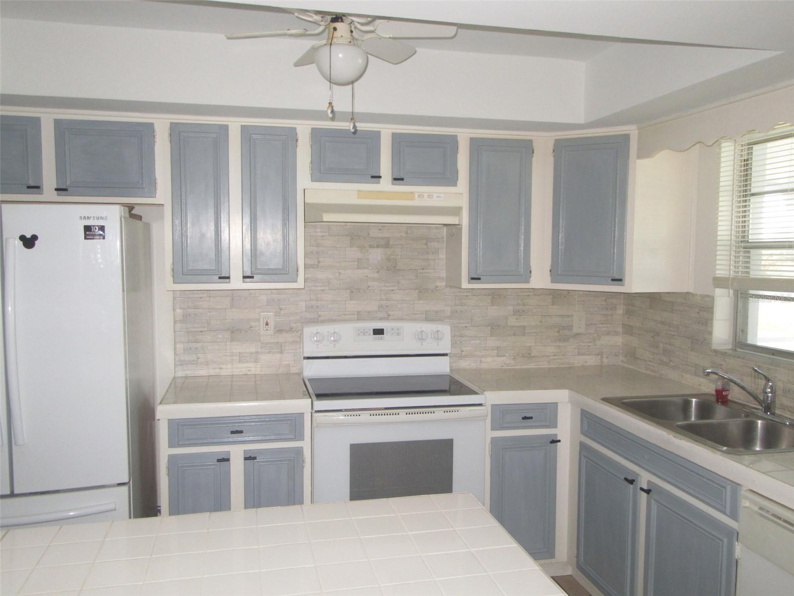 Image 5 of 19 For 64 Annapolis Lane