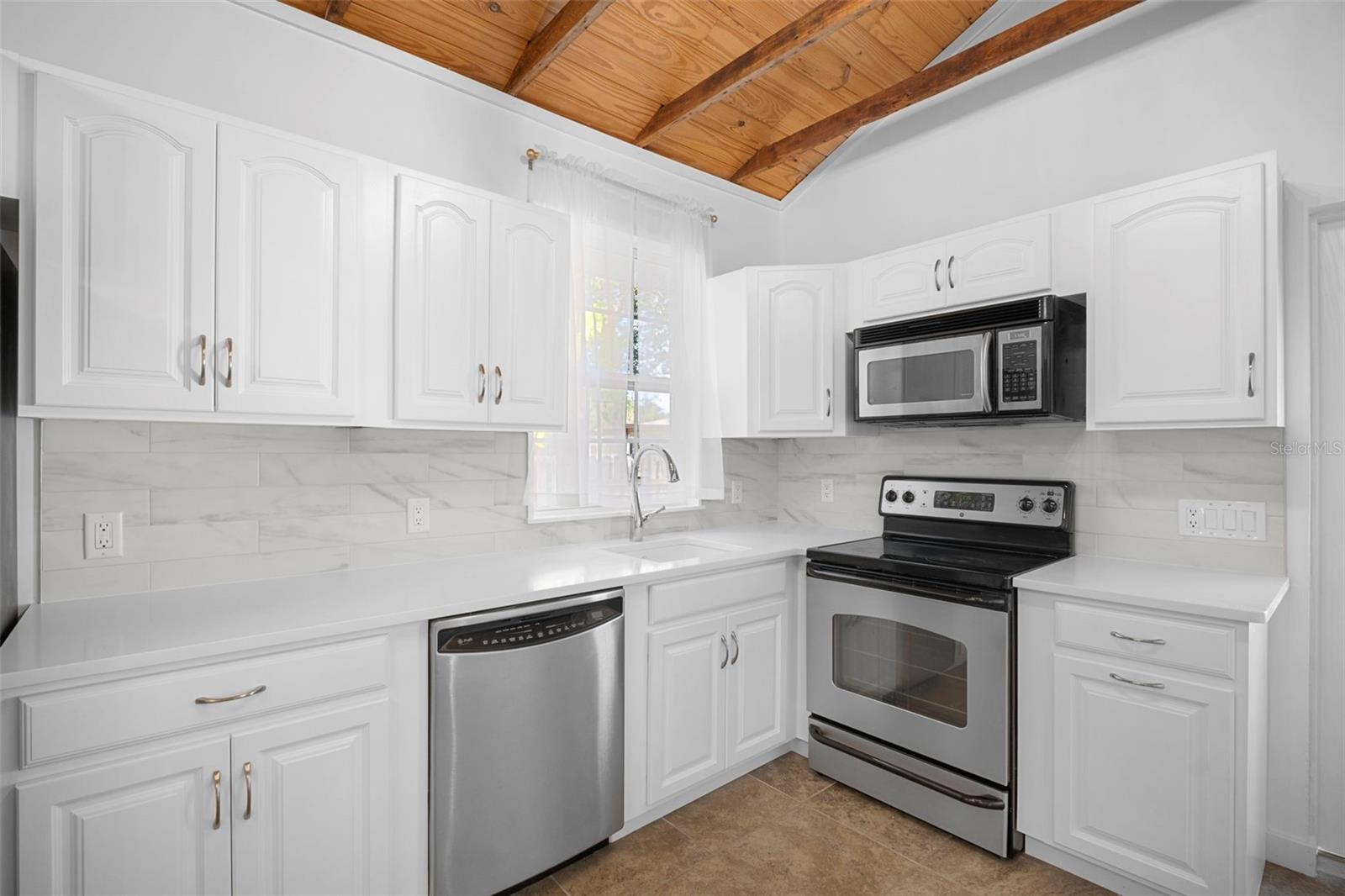 Image 10 of 30 For 2210 Dixie Avenue