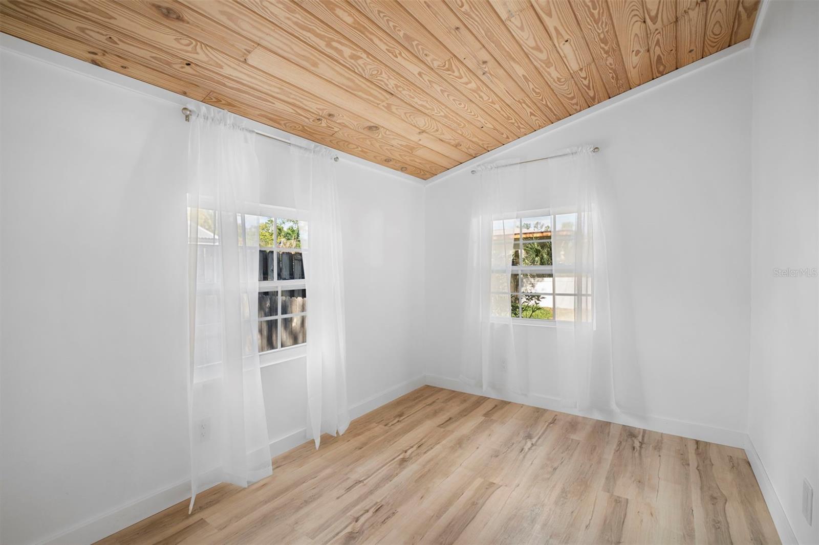 Image 12 of 30 For 2210 Dixie Avenue