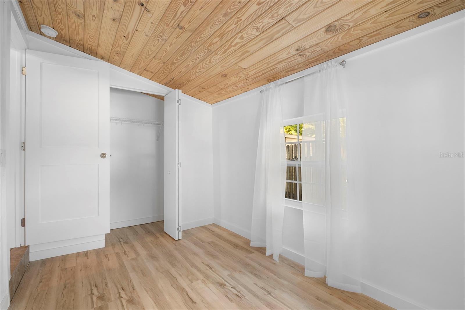 Image 13 of 30 For 2210 Dixie Avenue