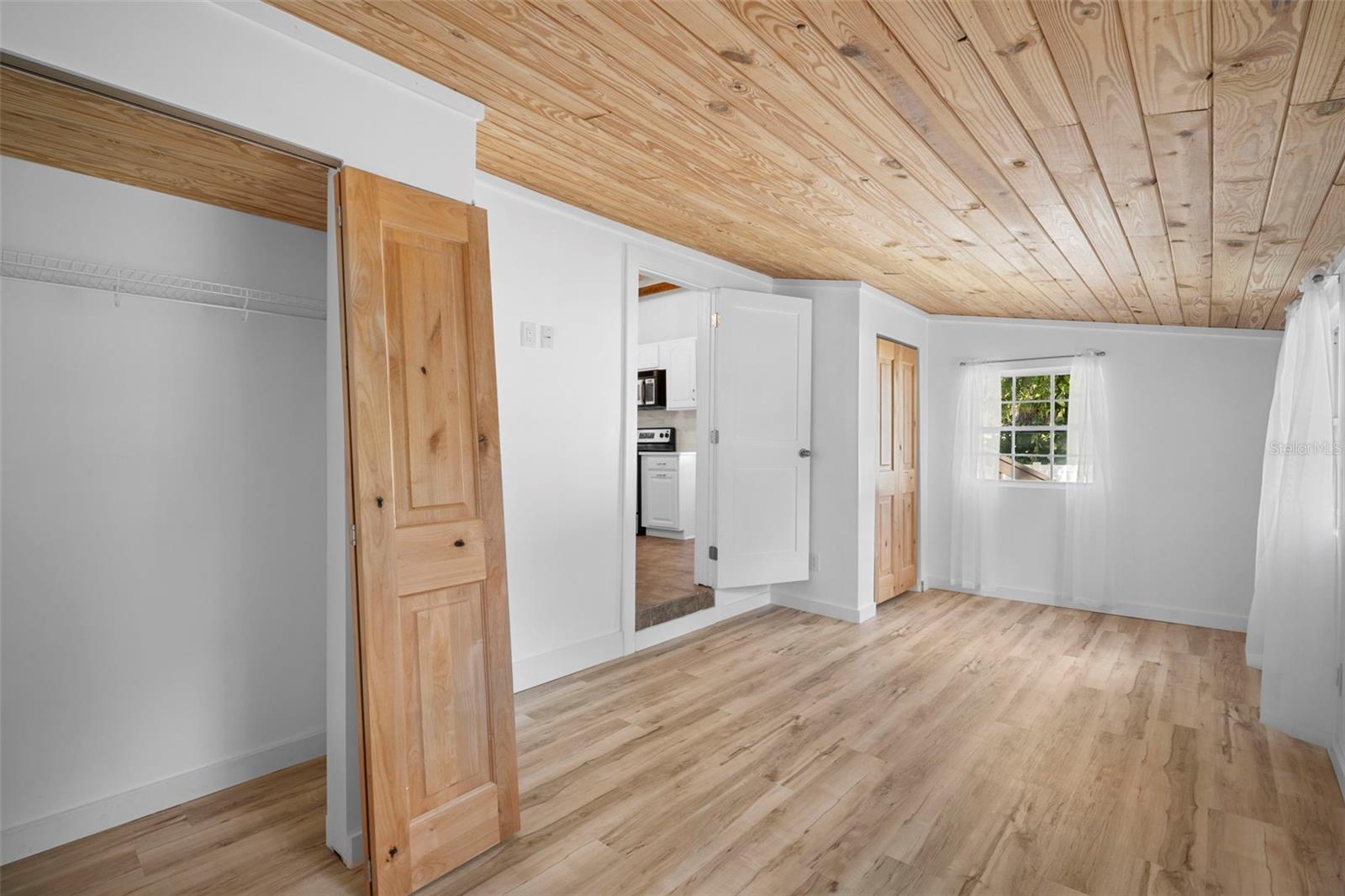 Image 15 of 30 For 2210 Dixie Avenue