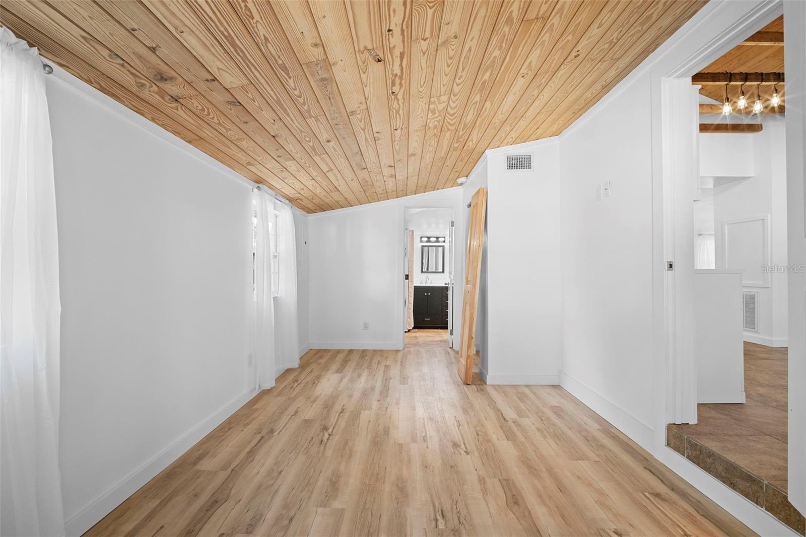 Image 16 of 30 For 2210 Dixie Avenue