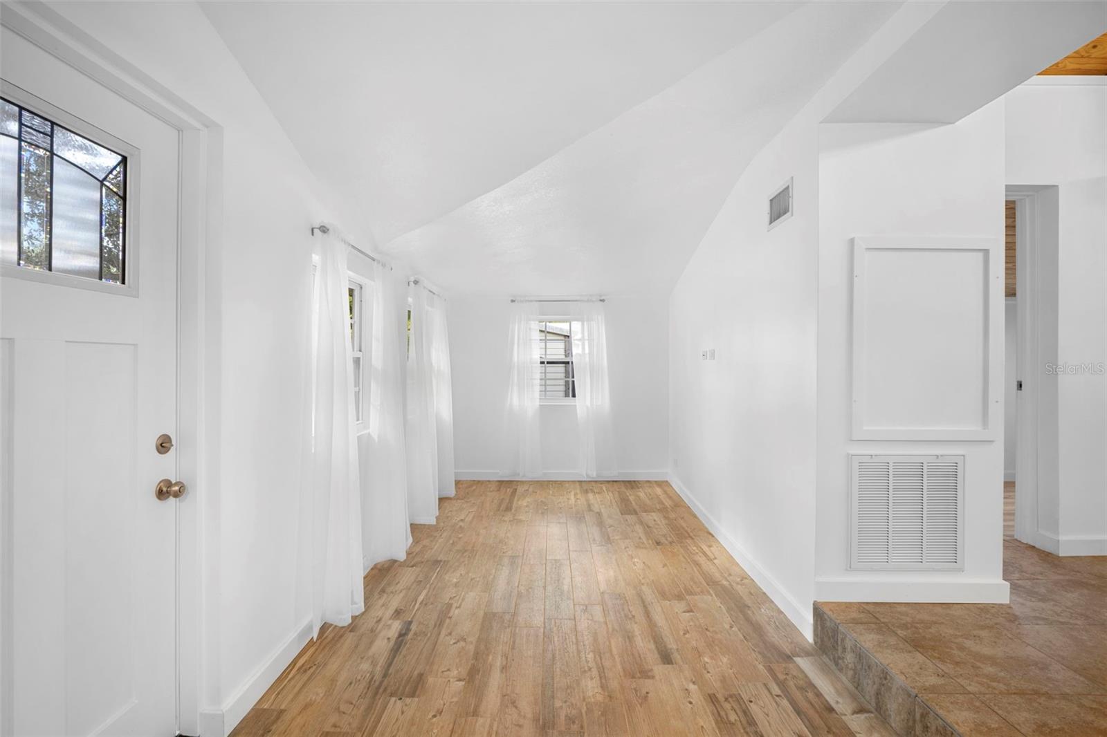 Image 2 of 30 For 2210 Dixie Avenue