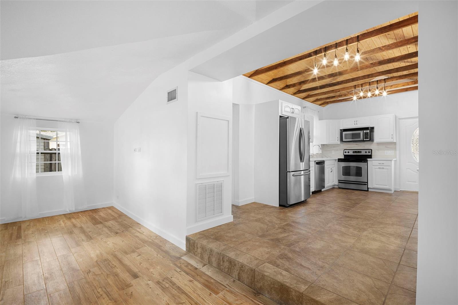 Image 3 of 30 For 2210 Dixie Avenue