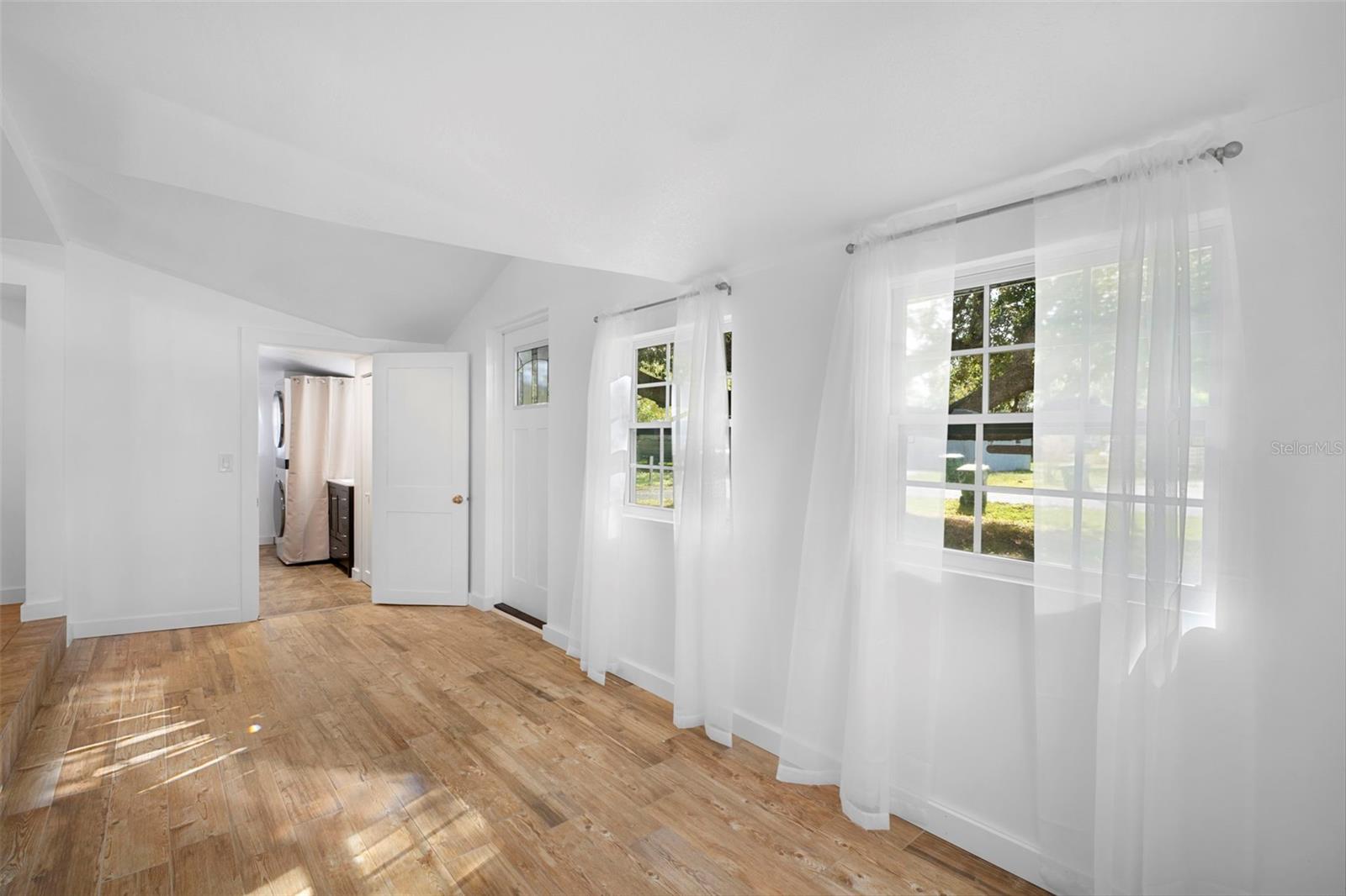 Image 5 of 30 For 2210 Dixie Avenue