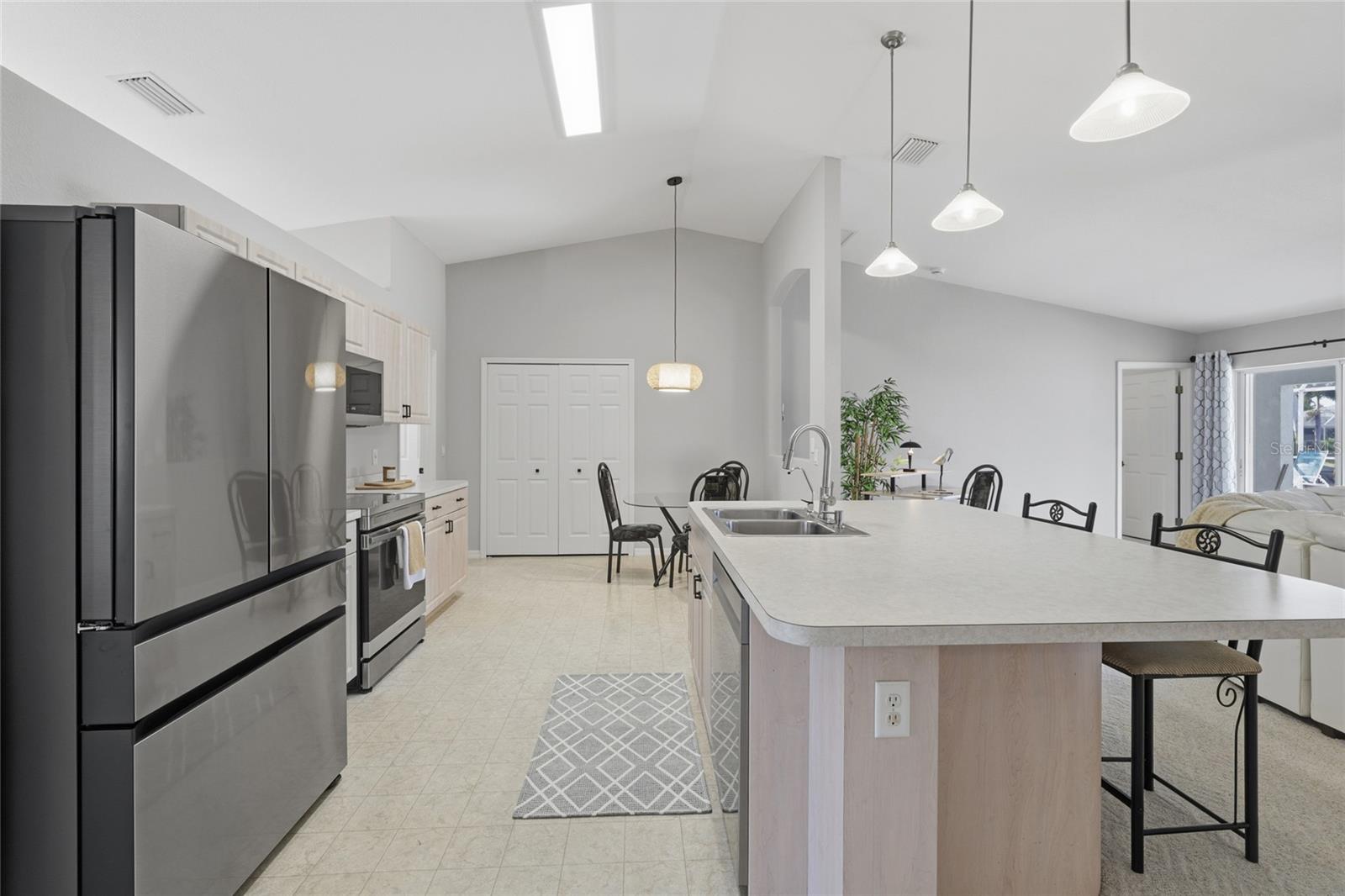 Image 15 of 49 For 4219 Eastlake Court