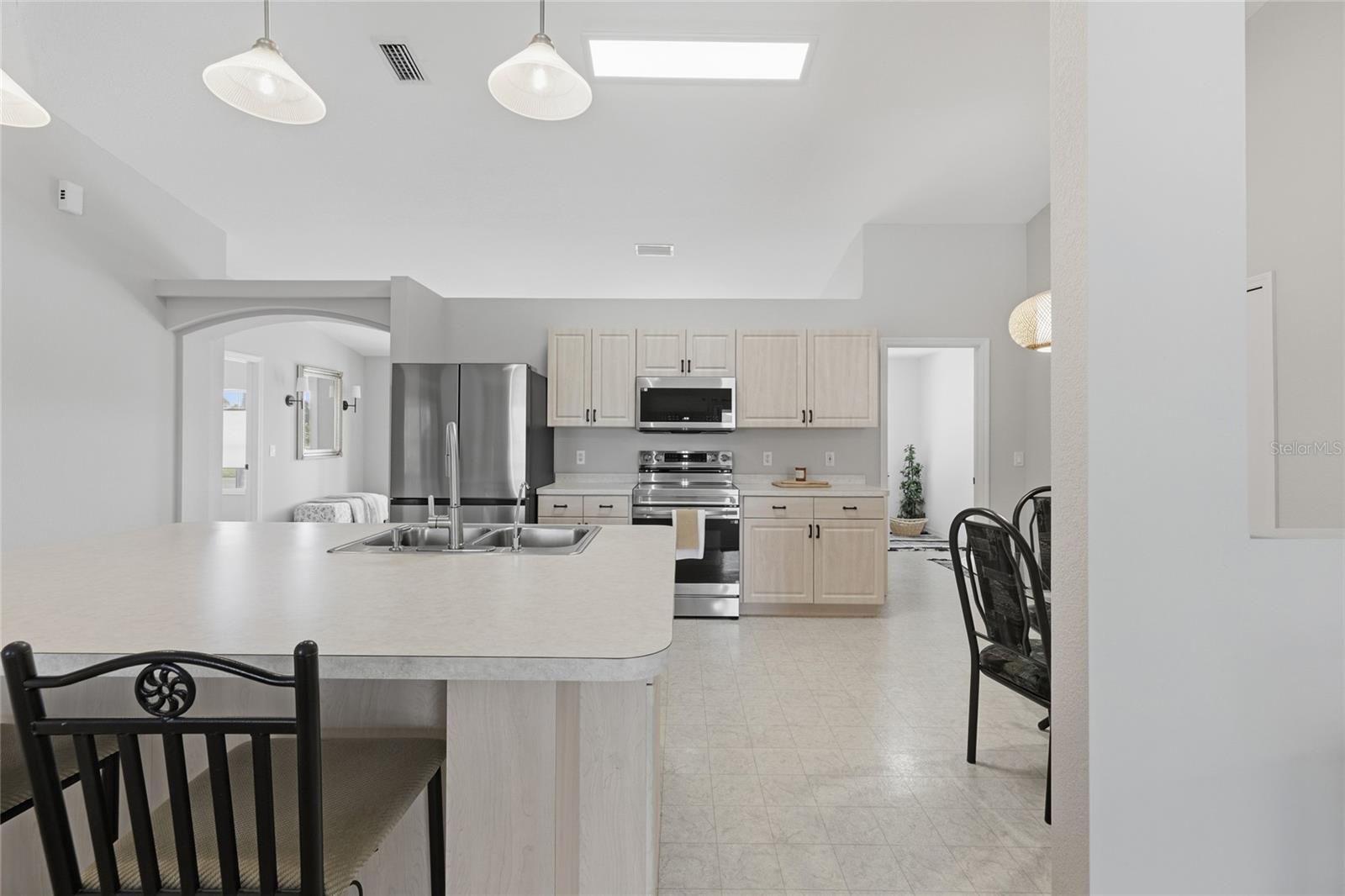 Image 18 of 49 For 4219 Eastlake Court